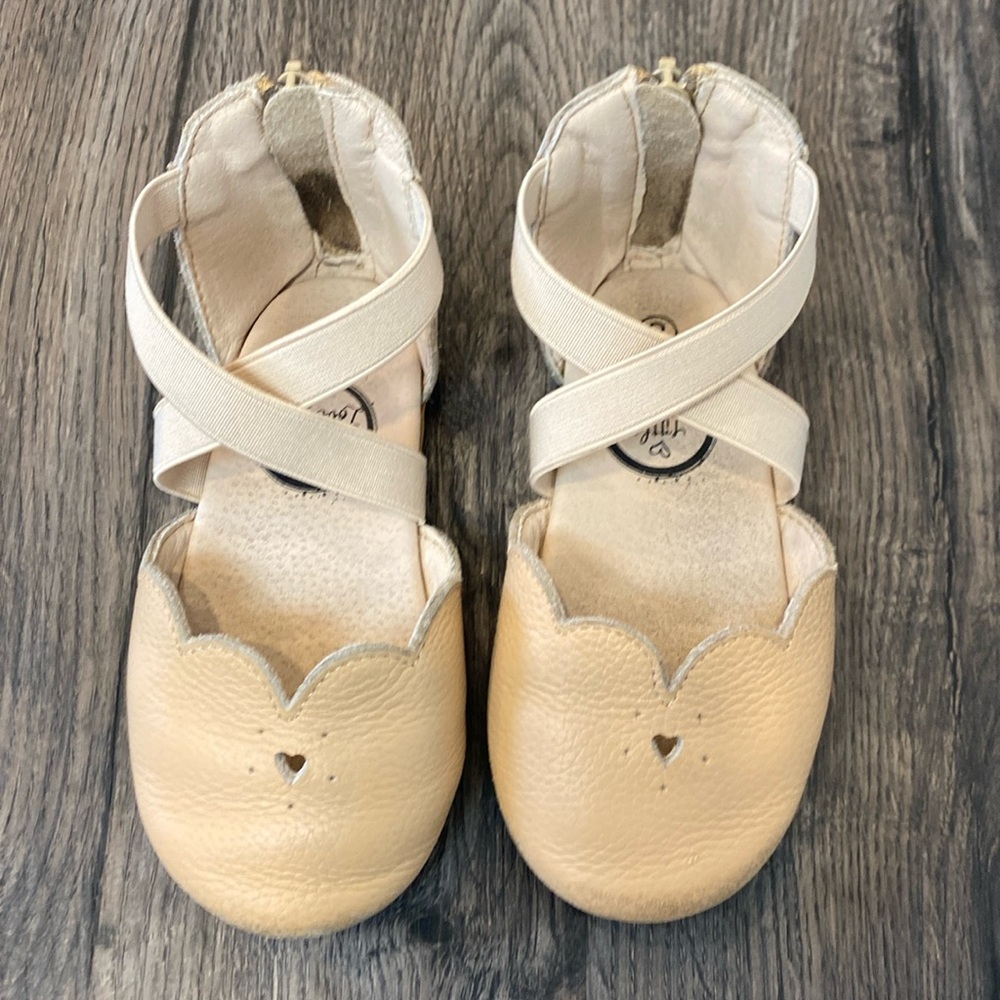 Little Love Bug Nude Tan Sophia Leather Sandals Size 8